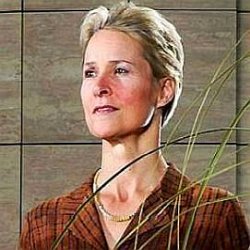 Frances Arnold age