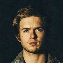 Chris Brochu age