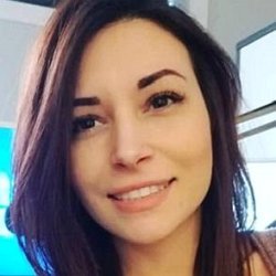 Alinity Divine age