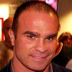 Tie Domi age