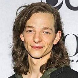 Mike Faist age