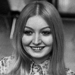 Mary Hopkin age