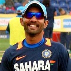 Dinesh Karthik age