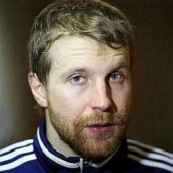 Leo Komarov age