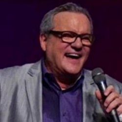 Mark Lowry age