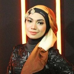 Indah Nevertari age