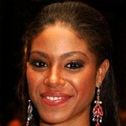 Yendi Phillips age