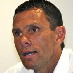 Gus Poyet age