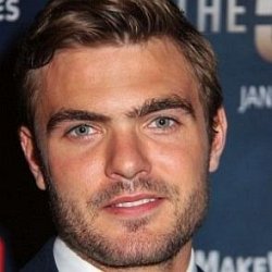 Alex Roe age