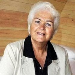 Pam St. Clement age