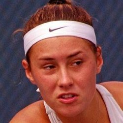 Sara Tomic age