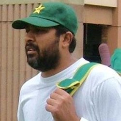 Inzamam-ul-Haq age