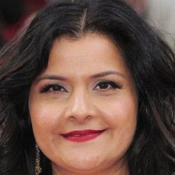 Nina Wadia age