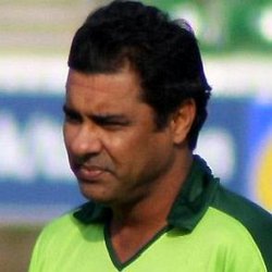 Waqar Younis age